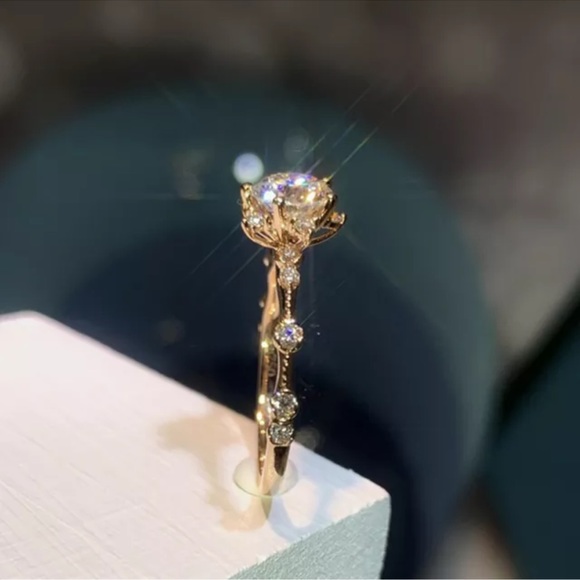 Elegant 18k Yellow Gold Plated Rings Cubic Zirconia Women Jewelry - Picture 4 of 4